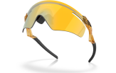 Päikeseprillid OAKLEY Qntm Kato Transparent Light Curry Prizm 24k Transparent Light Curry Prizm 24k
